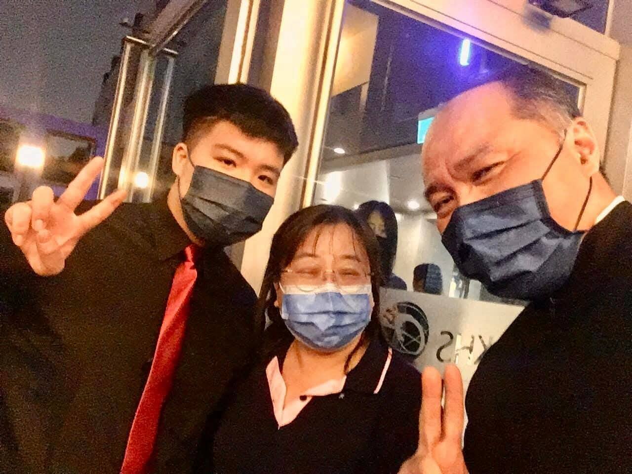 學生洪紹勛與紹勛媽媽